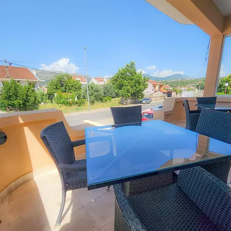 Mali Bambis Отель