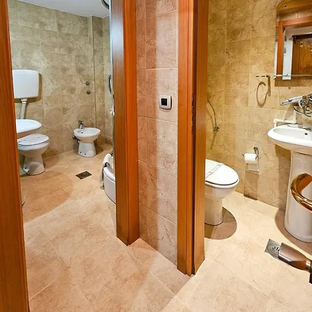 Отель Mali Bambis 3*