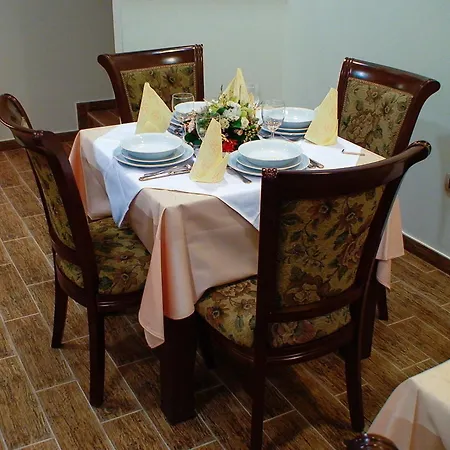 Отель Mali Bambis Подгорица